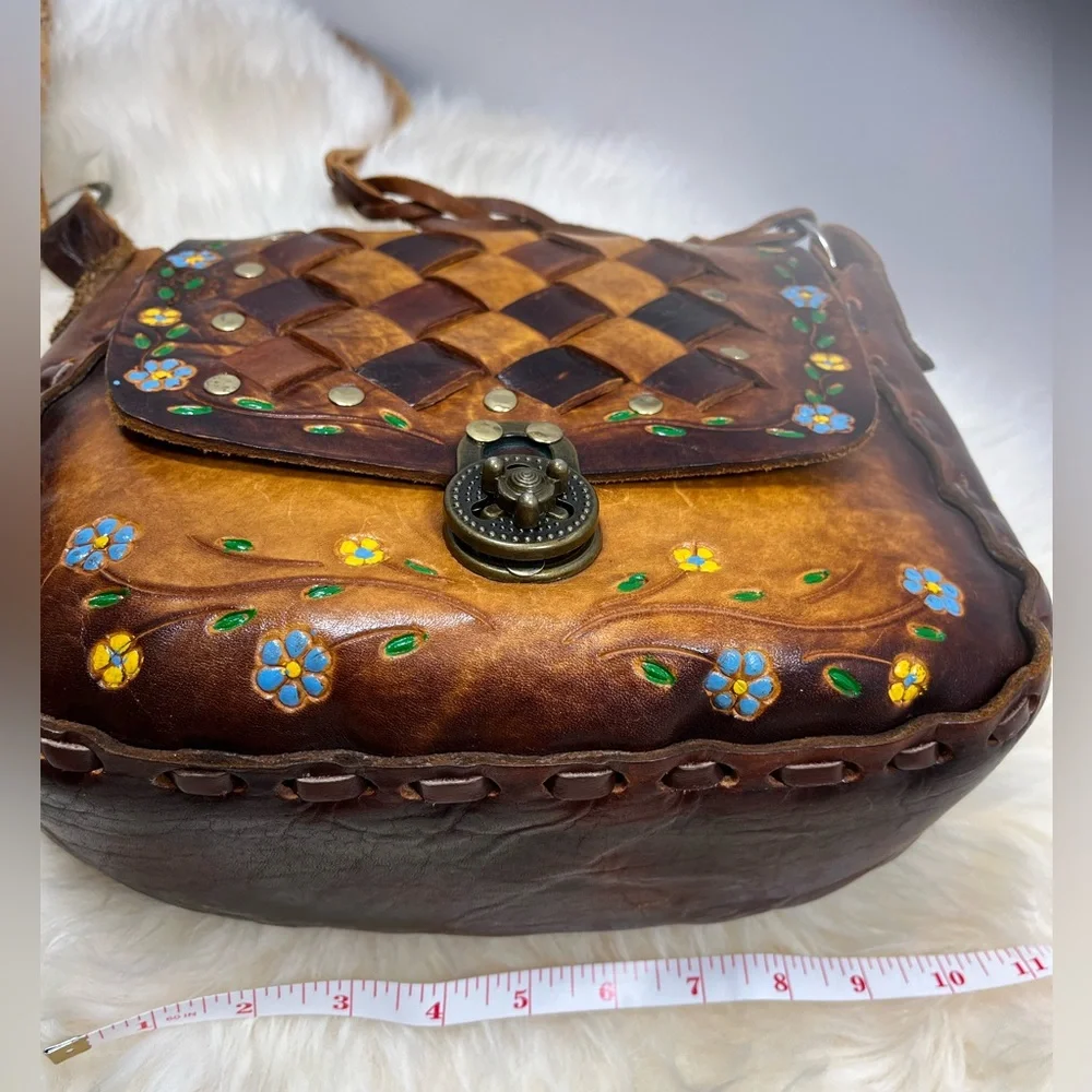 Gift
Vintage RARE Authentic 1970 Hand painted Tooled Leather Crossbody - Picture 13 of 17